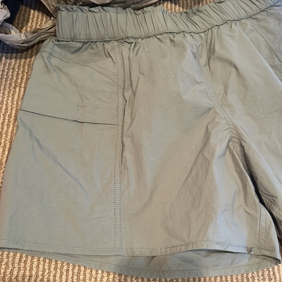 NWT FP MOVEMENT in the wild shorts in grey olive size small - Picture 13 of 16